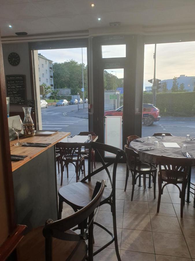 Hotel Aux Bons Amis Reims Zewnętrze zdjęcie